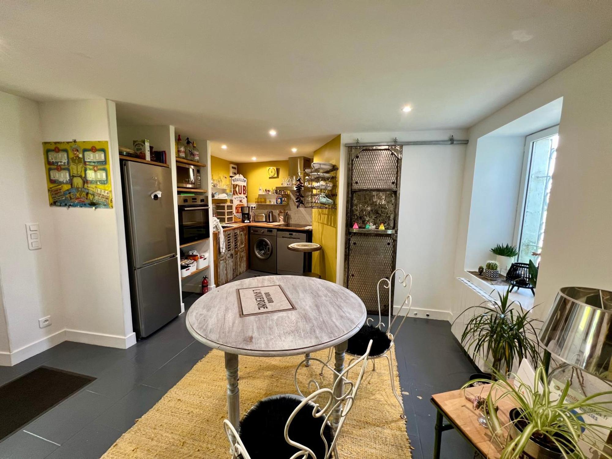 Les Hirondelles Du Marais Bed & Breakfast Риом Екстериор снимка
